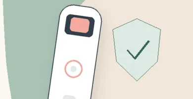 Dispositivo IPL junto a un escudo de seguridad para revisar contraindicaciones